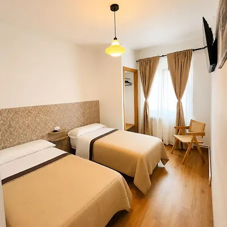 Dos Romeiros Hotel *